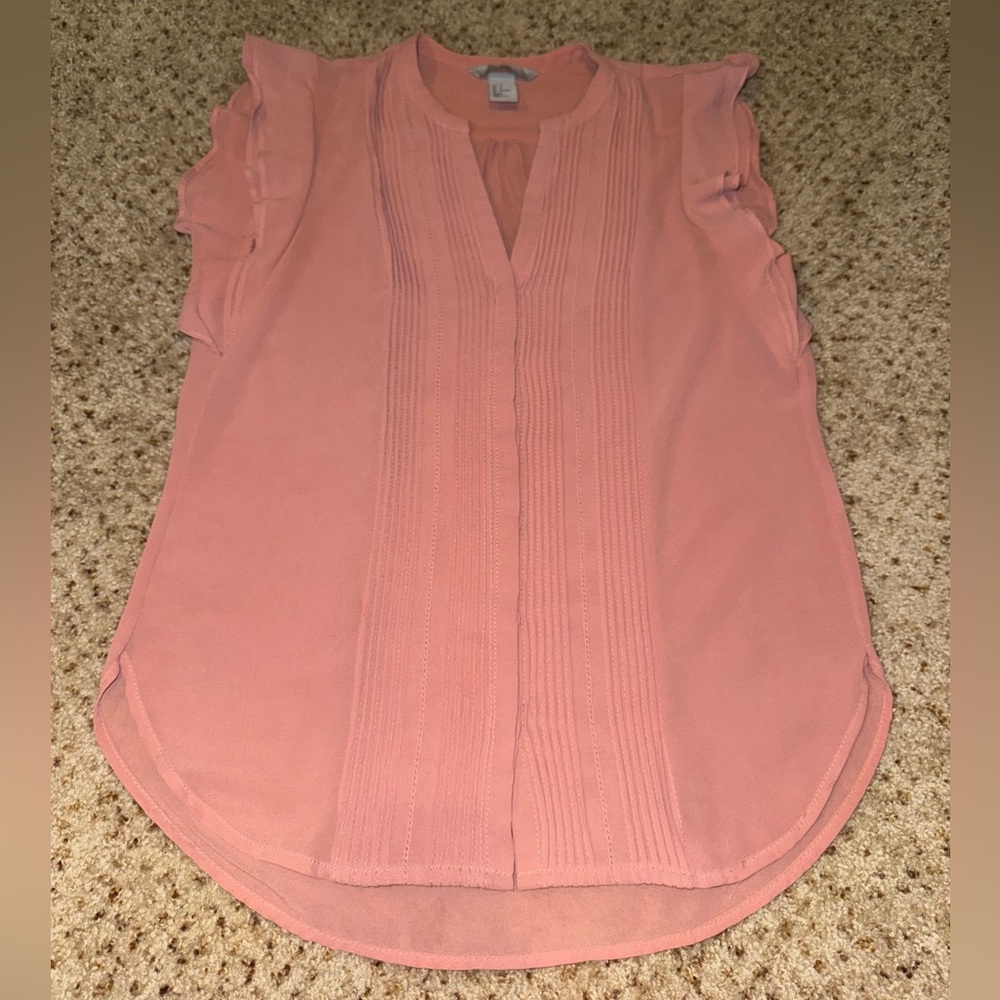 H&M sleeveless ruffled button-up blouse in pastel pink